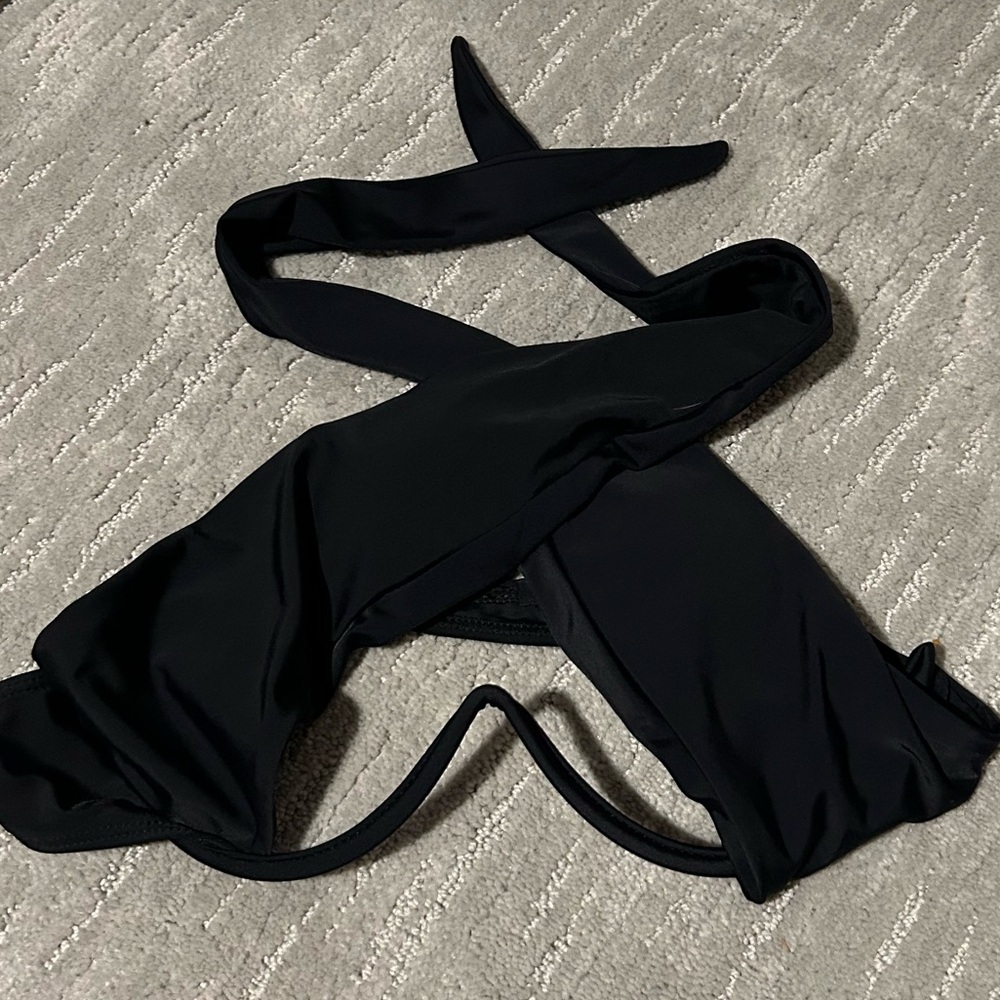 ‼️Black Crossover Tie Neck Bikini Swimsuit Top // LAST CHANCE ‼️